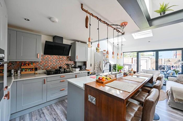 5 Bedroom Terraced House For Sale In New Road, Chingford, London, E4