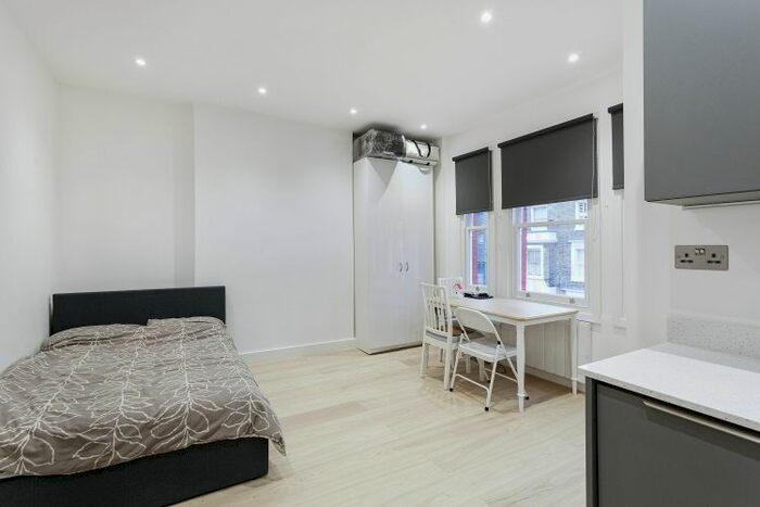 Studio To Rent In Hamilton Gardens, London, NW8