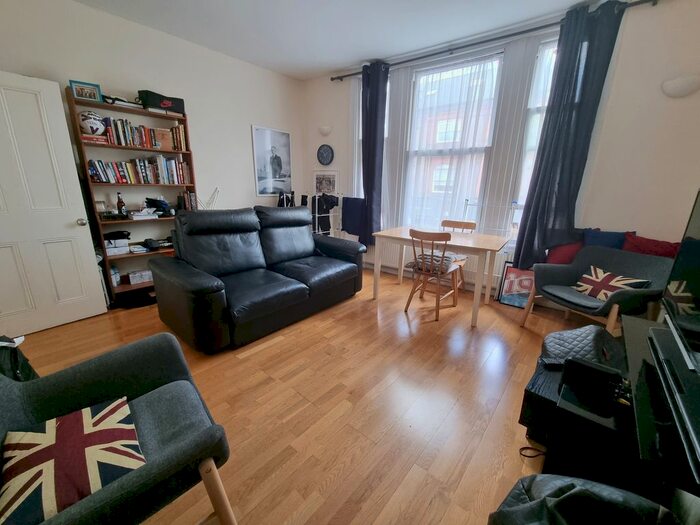 2 Bedroom Flat To Rent In Garratt Lane, Earlsfield, SW18