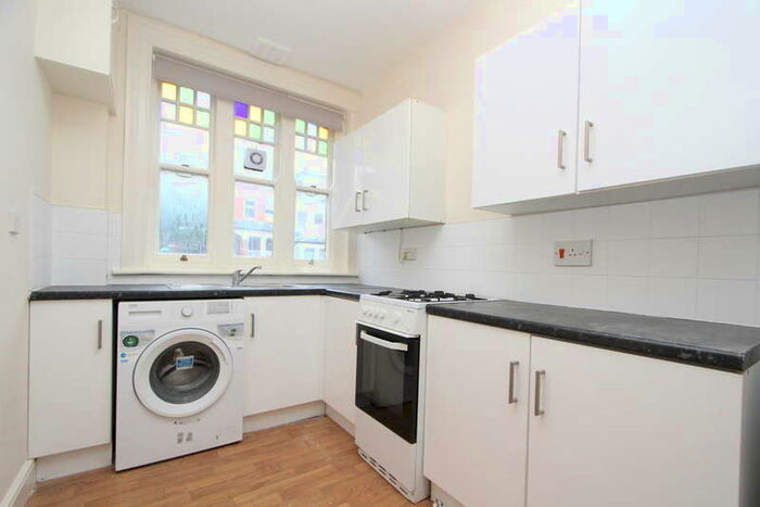 2 Bedroom Ground Flat To Rent In Glebe Road, Hornsey, N8
