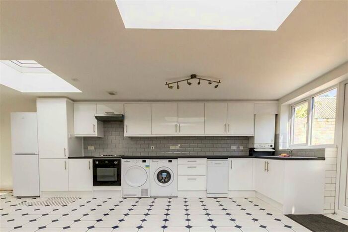 3 Bedroom Flat To Rent In Stanley Gardens Road, Teddington, TW11