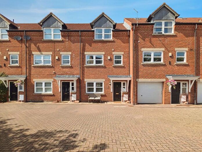 3 Bedroom Town House For Sale In Victoria Mews, Whickham, Newcastle Upon Tyne, NE16