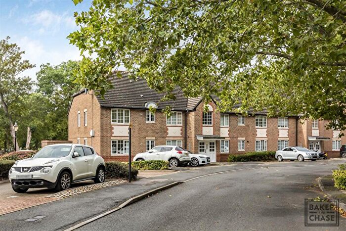 1 Bedroom Flat To Rent In Cunard Crescent, London, N21