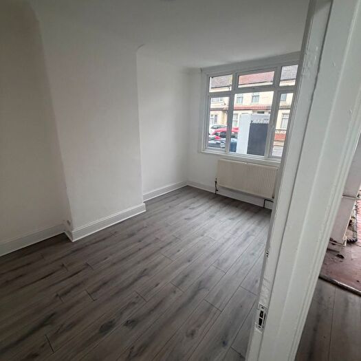 3 Bedroom Flat To Rent In Southall, UB2
