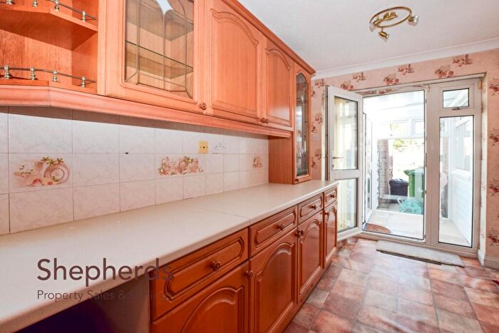 2 Bedroom Semi-Detached Bungalow For Sale In Winton Drive, Cheshunt, EN8