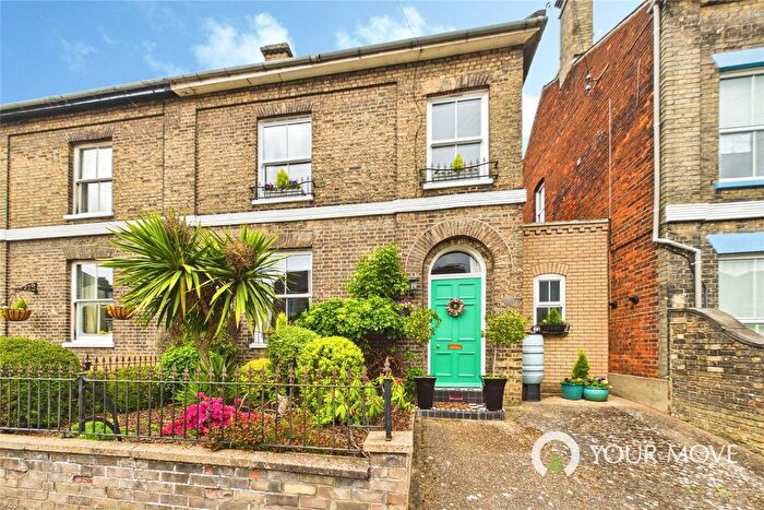 3 Bedroom Semi Detached House For Sale In Station Road, Beccles, Suffolk, NR34