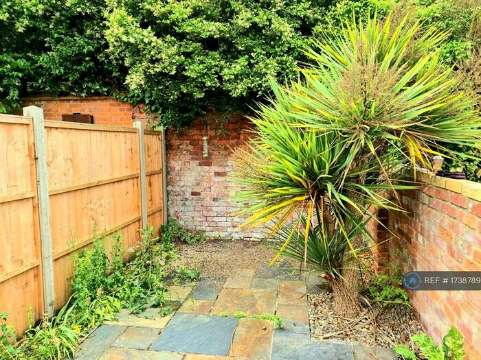 2 Bedroom Terraced House To Rent In Blenheim Gardens, Reading, RG1