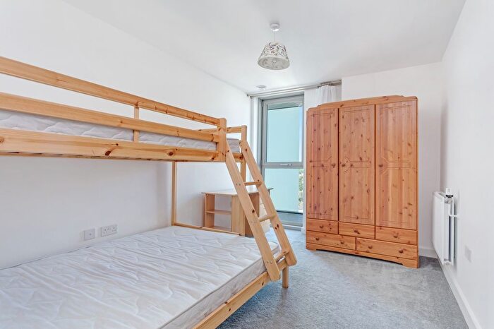 2 Bedroom Flat To Rent In Cornmill Lane, Lewisham, London, SE13