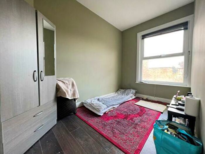 3 Bedroom Terraced House For Sale In Grange Avenue, London, N12