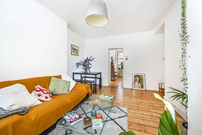 1 Bedroom Flat To Rent In London Fields East Side, London Fields, E8
