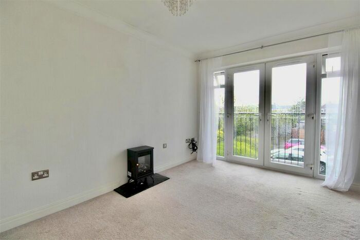 2 Bedroom Flat To Rent In Charlton Mews, Hull, HU9