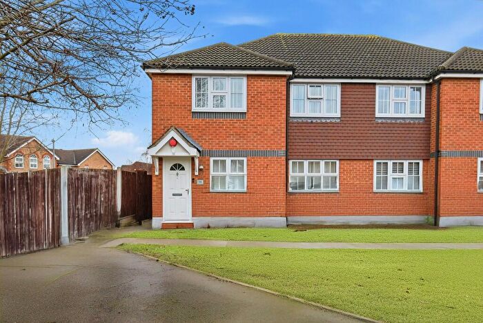 2 Bedroom Maisonette For Sale In Dudley Close, Chafford Hundred, Grays, RM16