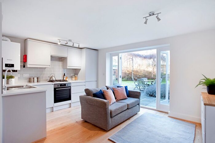 2 Bedroom Flat To Rent In Hugon Road, London, SW6