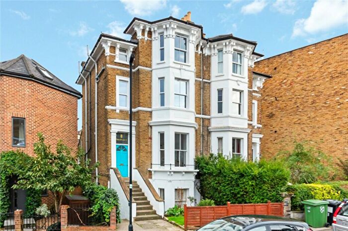 2 Bedroom Apartment To Rent In Bloom Grove, West Norwood, London, SE27
