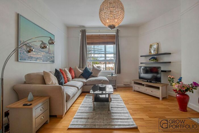 2 Bedroom Flat To Rent In Park Mansions, London, SW1X