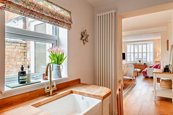 3 Bedroom Terraced House For Sale In Kings Road, Stamford, PE9