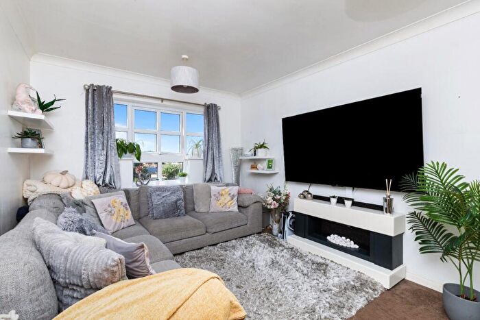 3 Bedroom Flat For Sale In South Point Emerald Quay, BN43