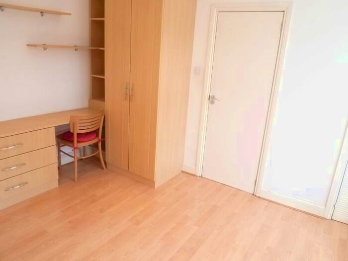 Studio To Rent In Ballards Lane, Finchley, London N3
