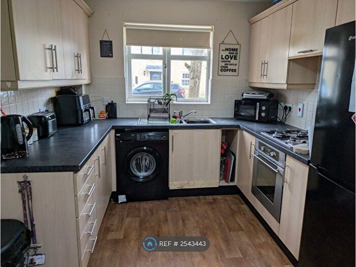 3 Bedroom Detached House To Rent In Oxley Road, Huddersfield, HD2