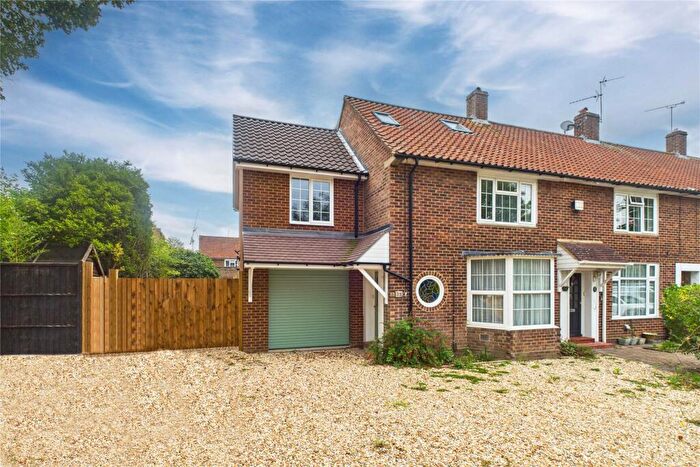 4 Bedroom End Of Terrace House For Sale In Stoney Road, Bracknell, Berkshire, RG42