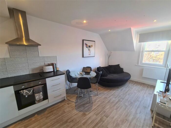2 Bedroom Flat To Rent In High Road, East Finchley N2