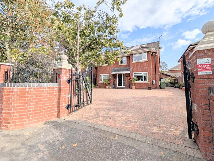 5 Bedroom Detached House To Rent In Golf At - York Road, Birkdale - Sleeps, PR8