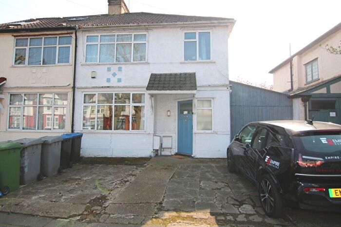 2 Bedroom Ground Maisonette To Rent In Burnley Road, London, NW10