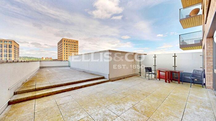 3 Bedroom Flat For Sale In Bakery Walk, Greenford, UB6