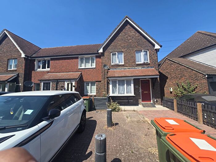 3 Bedroom Terraced House To Rent In Oakley Close, Beckton, London, Greater London, E6