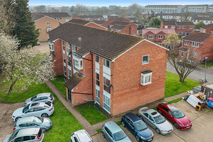 2 Bedroom Flat For Sale In Trotwood, Chigwell, IG7