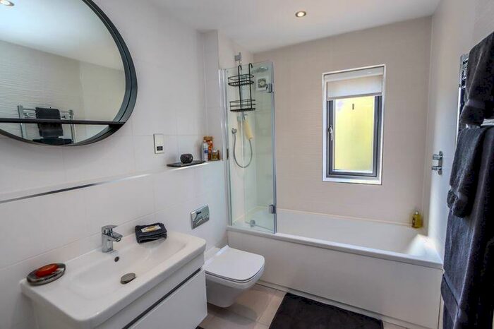 2 Bedroom Flat To Rent In Albert Road, Clevedon, BS21