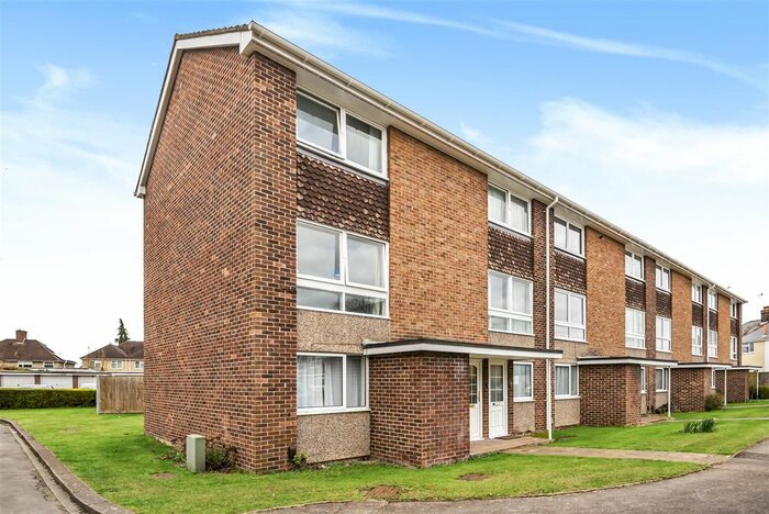2 Bedroom Property To Rent In Wykeham Crescent, Oxford, OX4