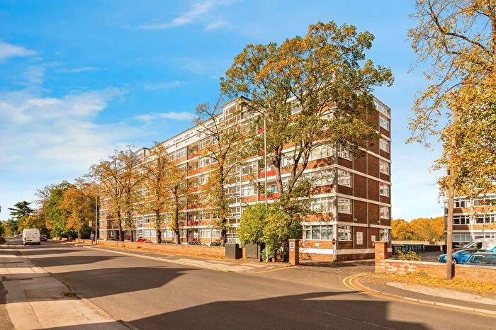 2 Bedroom Bungalow For Sale In Rivermead, Wilford Lane, West Bridgford, Nottingham, NG2