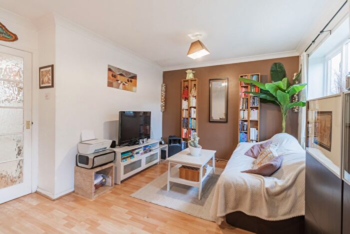 5 Bedroom Semi-Detached House To Rent In Morley Road, Sutton, Surrey, SM3