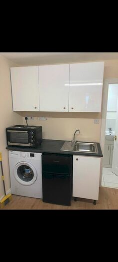 Studio To Rent In Gauntlett Rd, Sutton, SM1