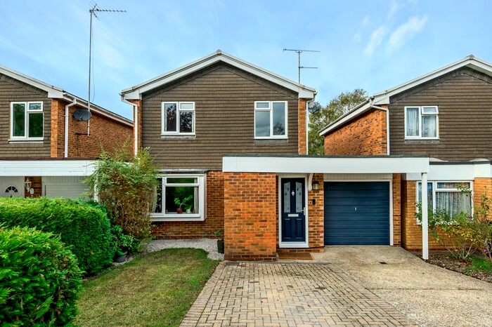 4 Bedroom Detached House To Rent In Wilders Close, Woking, Surrey, GU21