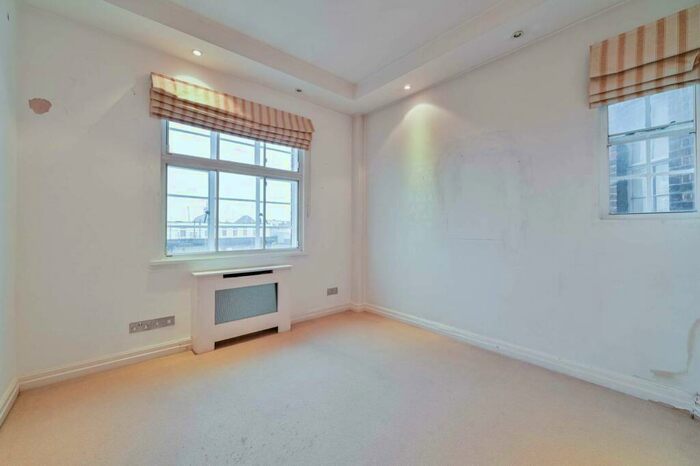 3 Bedroom Flat To Rent In Wellington Court, St John's Wood, London, NW8