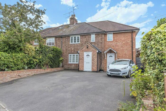 2 Bedroom Maisonette To Rent In Osborne Road, Wokingham, RG40