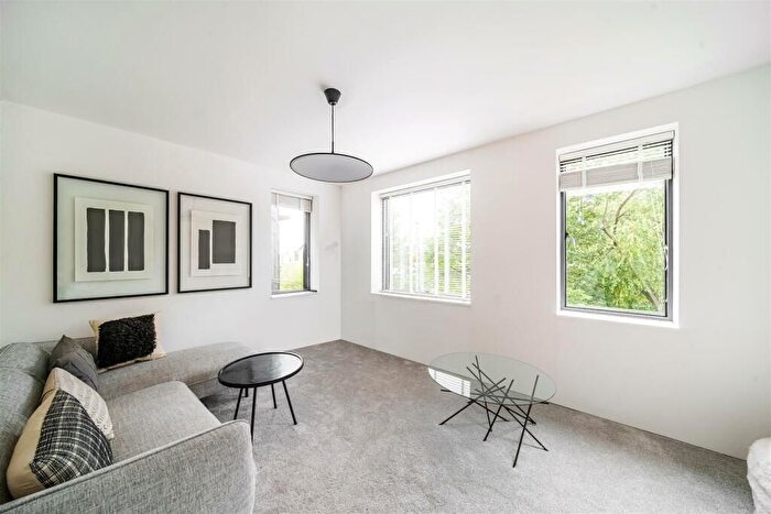 1 Bedroom Flat To Rent In Brixton Road, London, SW9