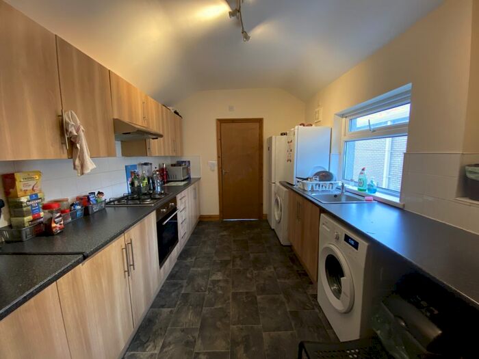 4 Bedroom Property To Rent In Woodville Court, Woodville Road, Cathays, Cardiff, CF24