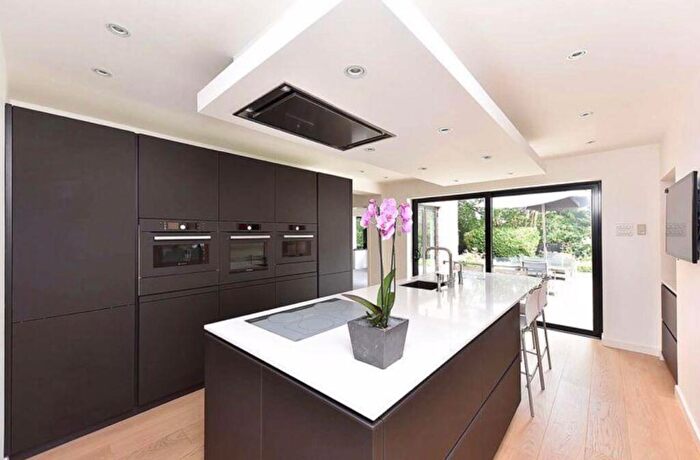 5 Bedroom Detached House For Sale In Chingford, London, E4