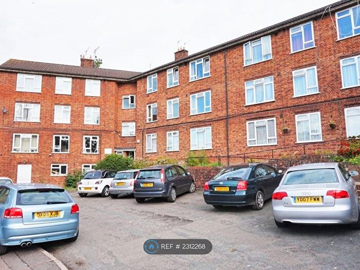 2 Bedroom Flat To Rent In Victoria Road, Chesham, HP5