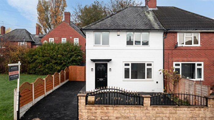 4 Bedroom Semi-Detached House For Sale In Lea Farm Grove, Kirkstall, Leeds, LS5