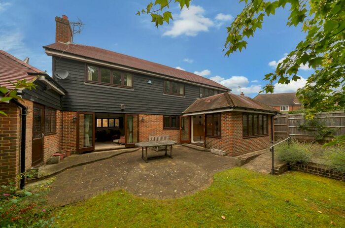 4 Bedroom Detached House To Rent In Oast Court, Yalding, ME18