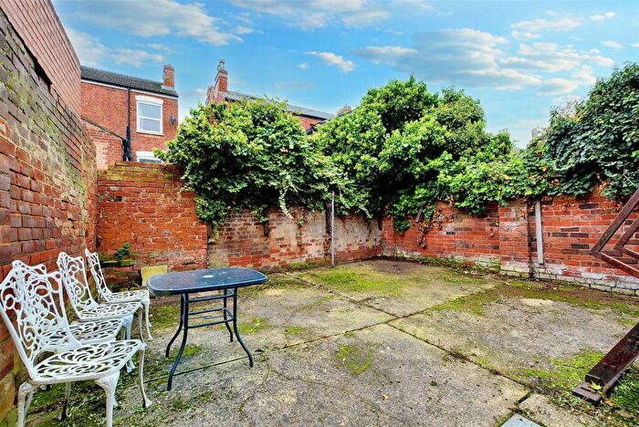 5 Bedroom Semi-Detached House For Sale In Burford Road, Nottingham, NG7