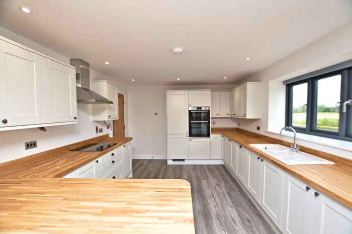 4 Bedroom Barn Conversion To Rent In Gasthorpe, IP22