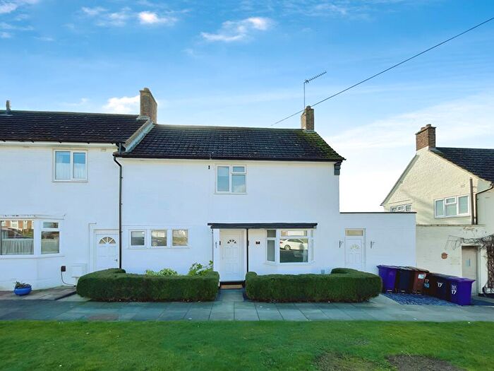 3 Bedroom Semi-Detached House To Rent In Girdle Road, Hitchin, SG4