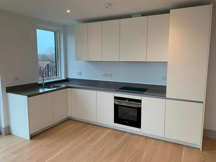 2 Bedroom Flat To Rent In St. Johns Road, Isleworth, TW7