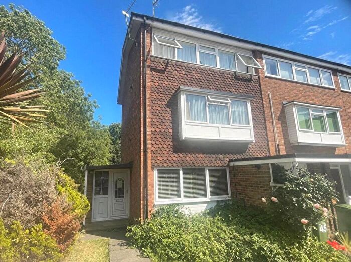 1 Bedroom Maisonette For Sale In Oakways, London, SE9