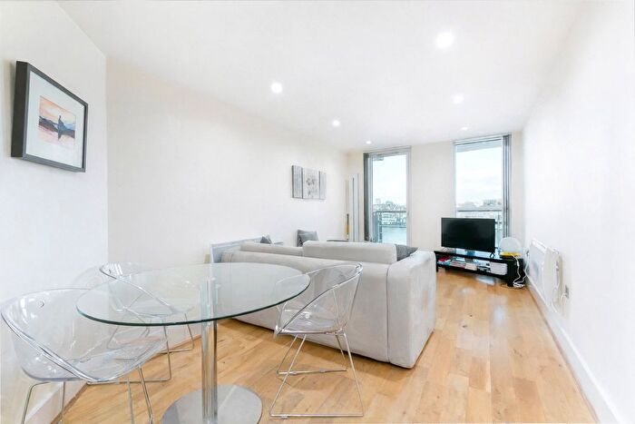 2 Bedroom Flat To Rent In Jellicoe House, St George Wharf, Vauxhall, SW8